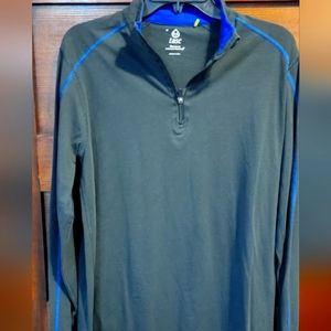 Like new men's medium Tasc Bamboo golf pullover.